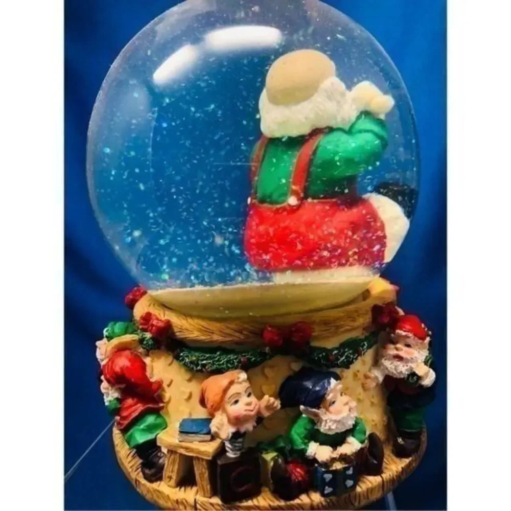 Joy bride Magical Musical Dancing Waterball Santa vintage 6”x4.5”